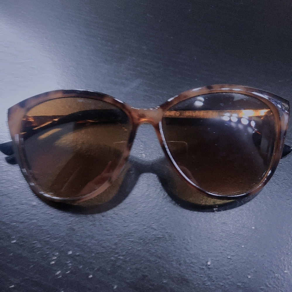Chic sunglasses bundles - Picture 3 of 4